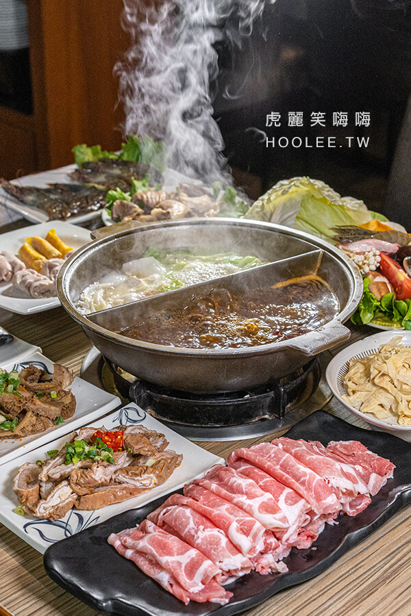 八方汕頭火鍋楠梓火鍋推薦高雄美食麻辣豬肉鍋 附菜 肉盤 420元 鴛鴦鍋加價80元 附汕頭鍋 虎麗笑嗨嗨