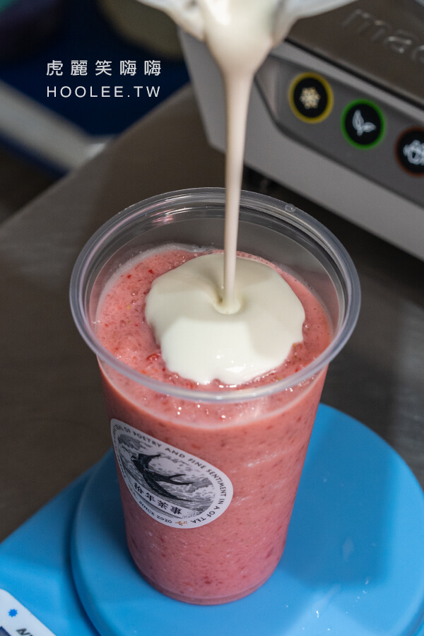 拾年茶事 高雄飲料推薦 鳳山 雪戀莓好 75元 季節限定 加奶蓋 草莓冰沙、奶蓋
