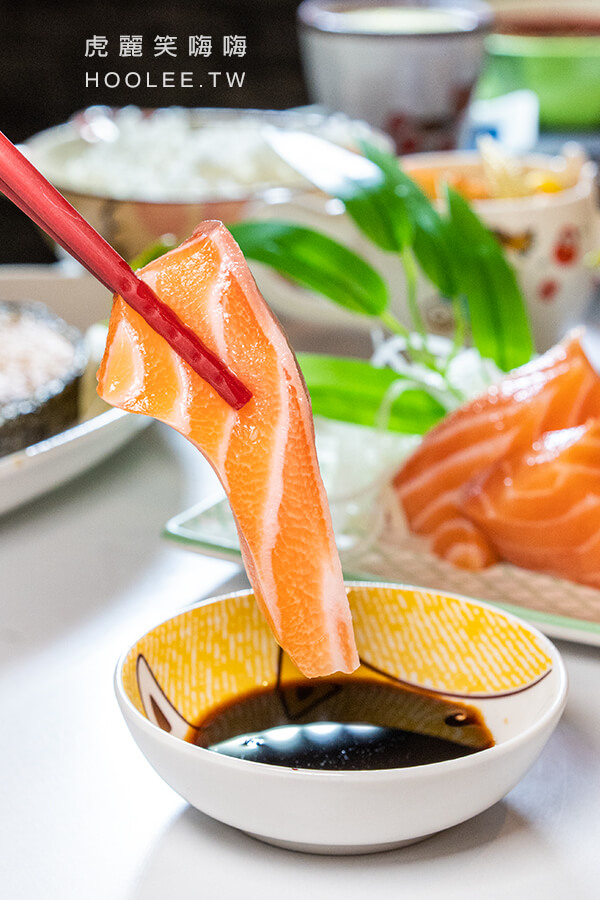 和田古早味日式料理 高雄日本料理推薦 鮭魚生魚片(油脂分佈最均勻的部位）250元