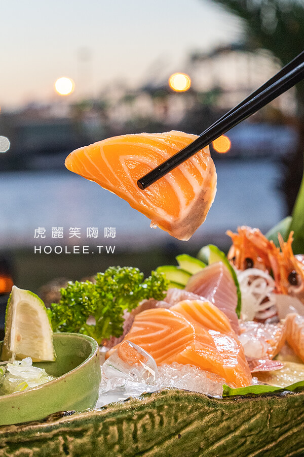 高字塔旋轉餐廳 小紅市集 高雄海景餐廳 海鮮盛盤 生魚片 360元