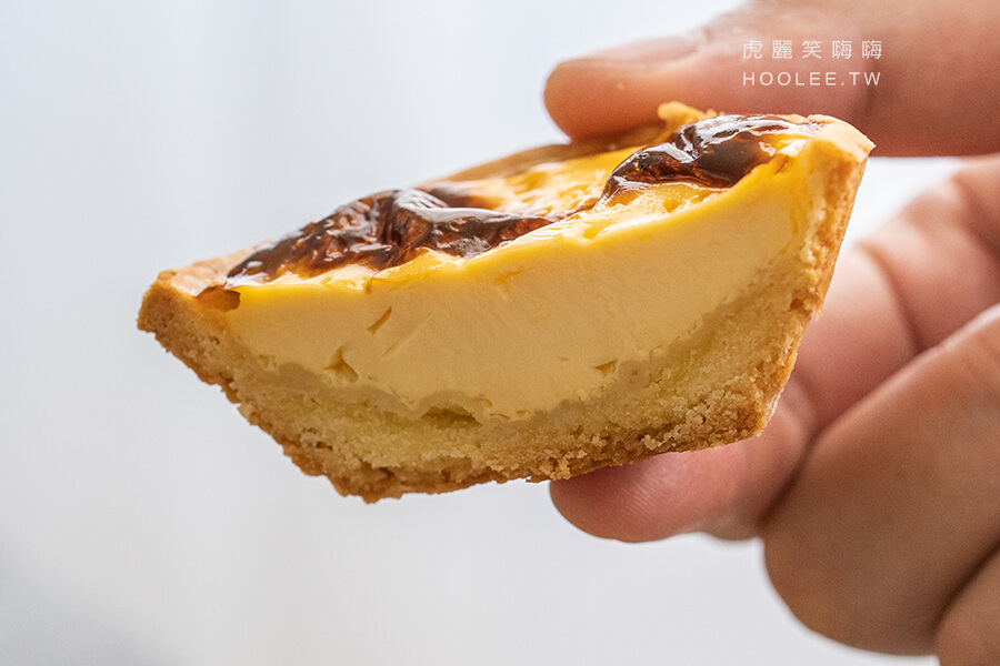 禾日水巷 高雄港式蛋塔 港式點心 甜點推薦 芙蓉蛋塔 35元/個 黃色紙表面焦糖色