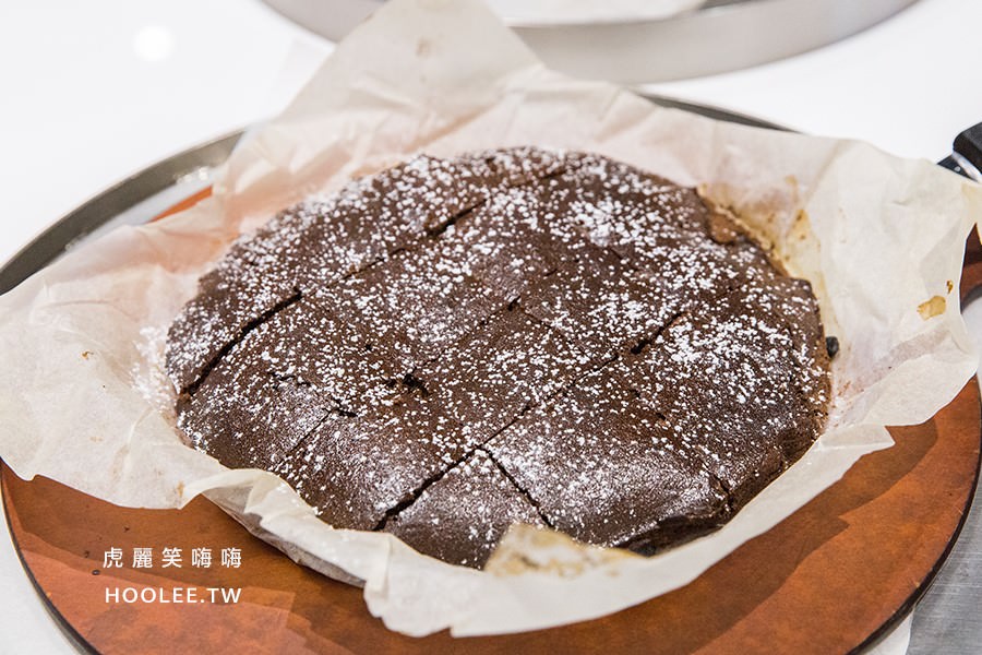 必勝客歡樂吧高雄夢時代店高雄比薩吃到飽香濃巧克力布朗尼 虎麗笑嗨嗨